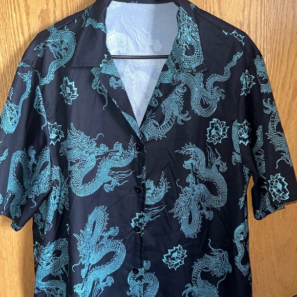 SHEIN XL Button Down Short Sleeve. - Picture 2 of 5